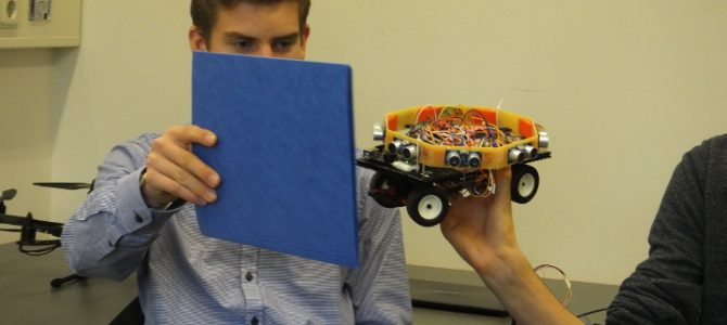Entwicklung eines Autopilotsystems mit Hinderniserkennung Entwicklung eines Autopilotsystems mit Hinderniserkennung
