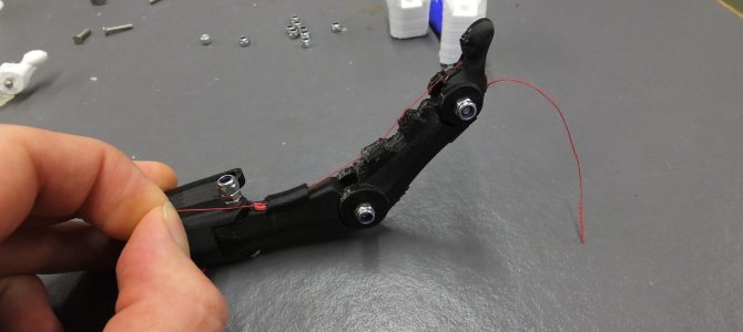 Bau und Steuerung einer bionischen Hand